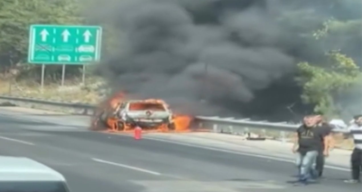 adanada korkutan yangin otomobille basladi ormana sicradi YCnM1qsT