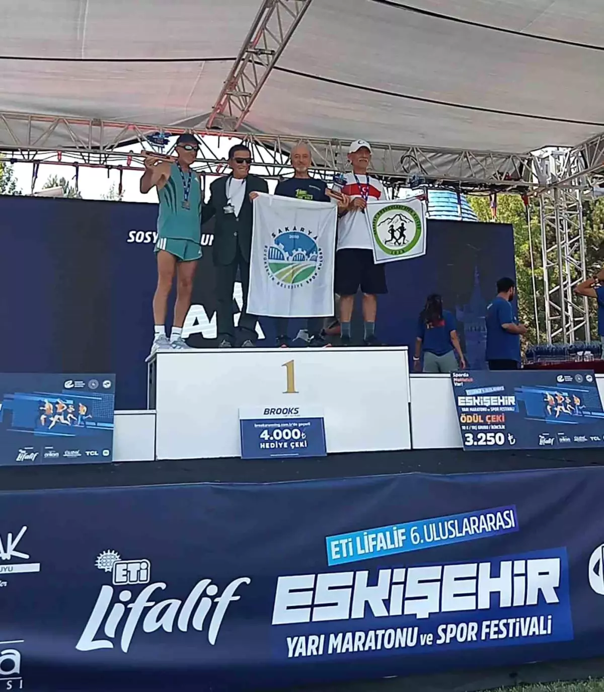 ali turan eskisehirde uluslararasi yari maratonunda birinci oldu pXM85Ewm