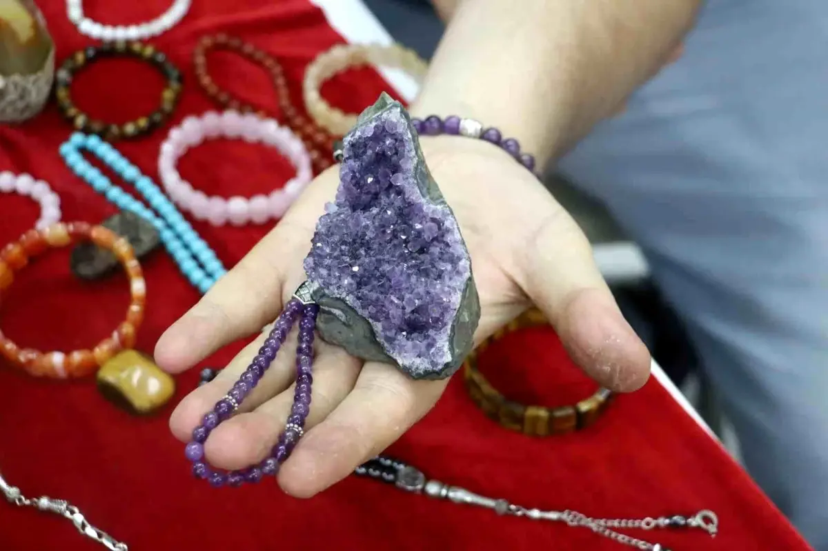 dogal taslarin takidaki yeri FwFwpvZT