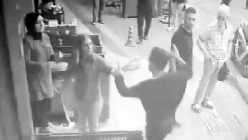 eski kiz arkadasina calistigi markette saldirdi bir kisiyi bicakladi VIsP75Bn