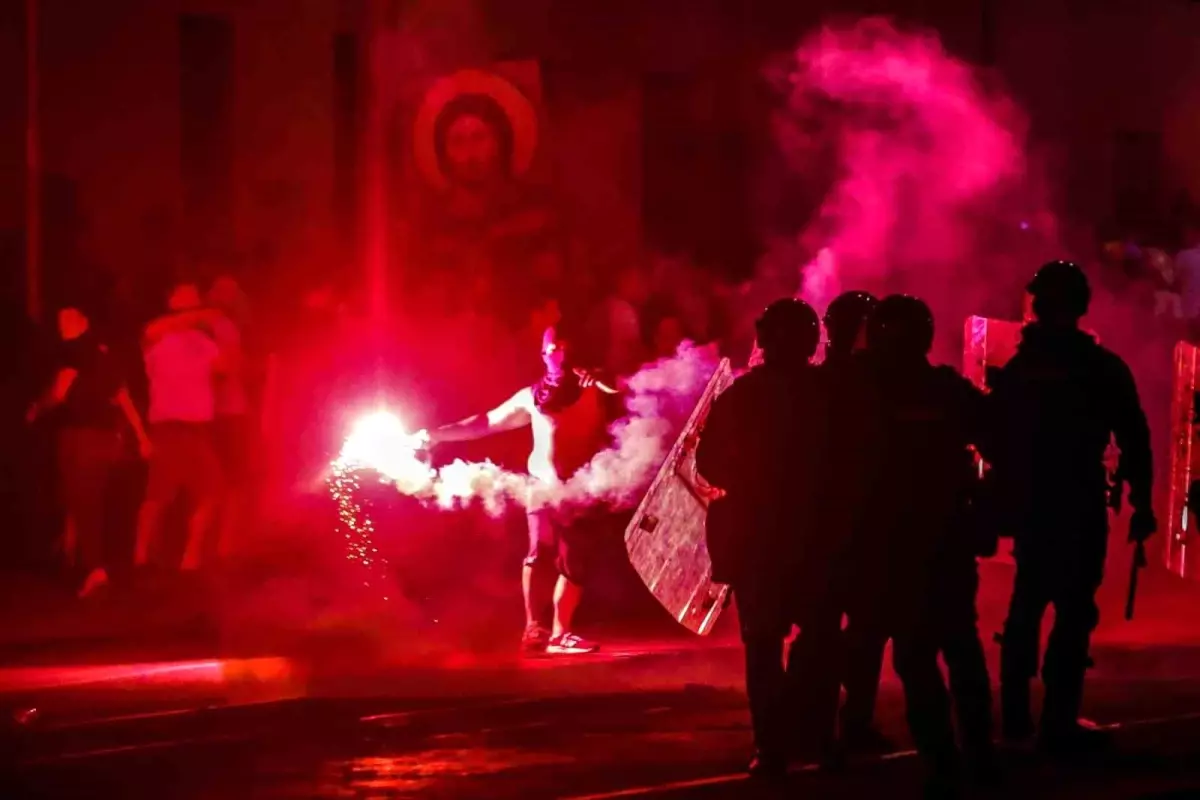 sirbistanda hukumet karsiti protestolar surediyor dKUie5qY