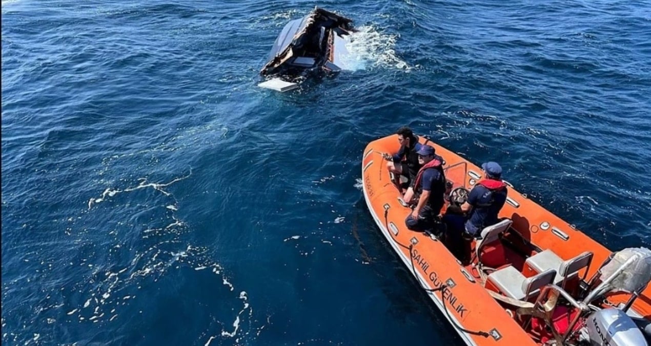 teknesi parcalanmis halde bulunan is insanini 13 kurbaga adam ariyor Iq37Tmha