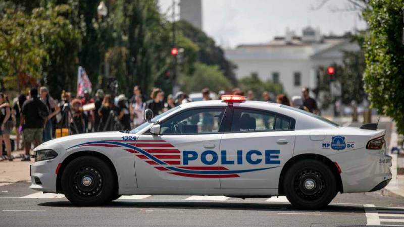 trump yonetiminden geri adim washingtonin idaresini sehir polisi geri alacak bVR22vf8