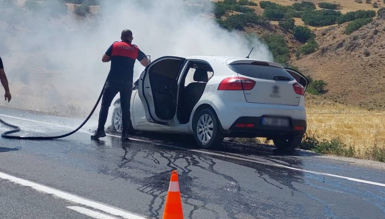 yozgatta seyir halindeki arac alev alev yandi QUEgmpfd