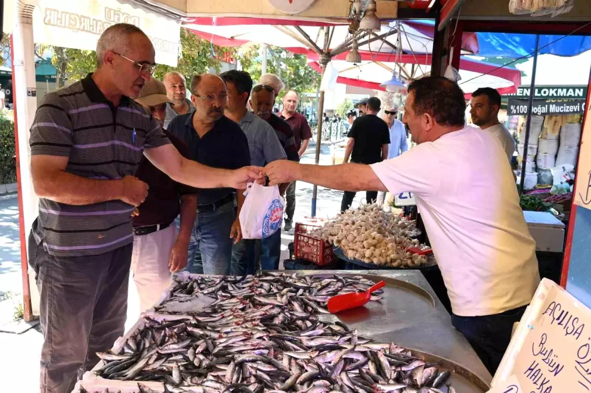 eskisehirde 5 ton ucretsiz balik dagitimi yapildi OieJ8MYp