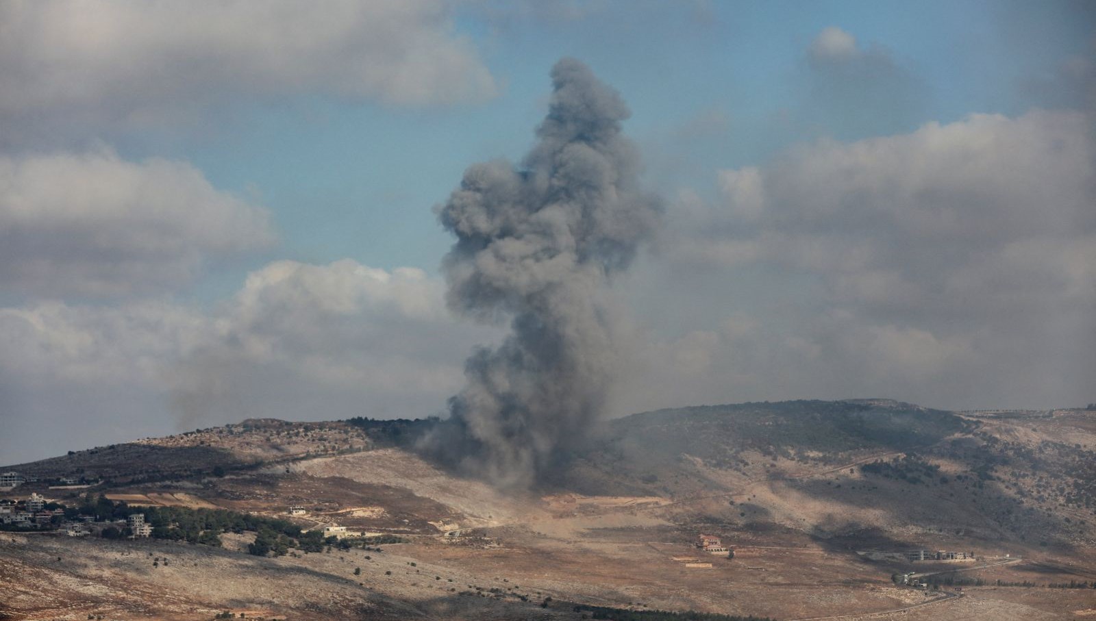 israil savas ucaklari lubnani vurdu ddzk812x