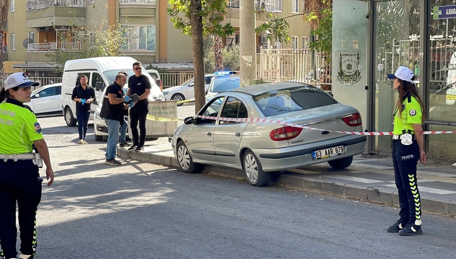 sanliurfada otomobil duraga daldi 1 cocuk oldu 3 yarali eZCUXzjv