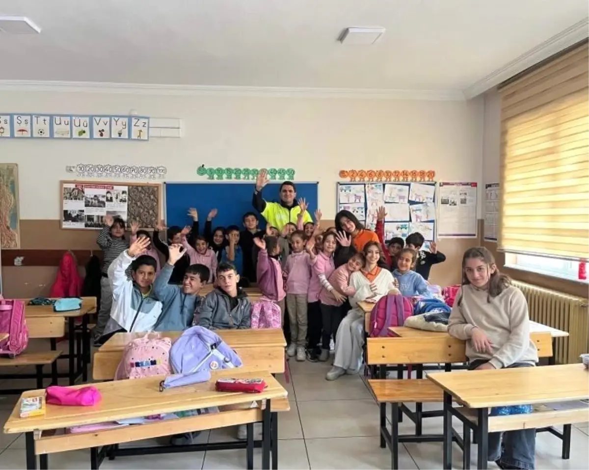 bozuyukte ogrencilere trafik guvenligi semineri duzenlendi 8ApZLDsW.jpg