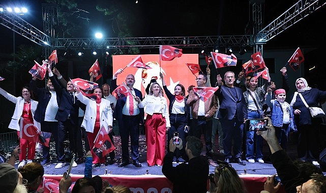 menemende binler cumhuriyet sevgisiyle yurudu qq1TffSi.jpg