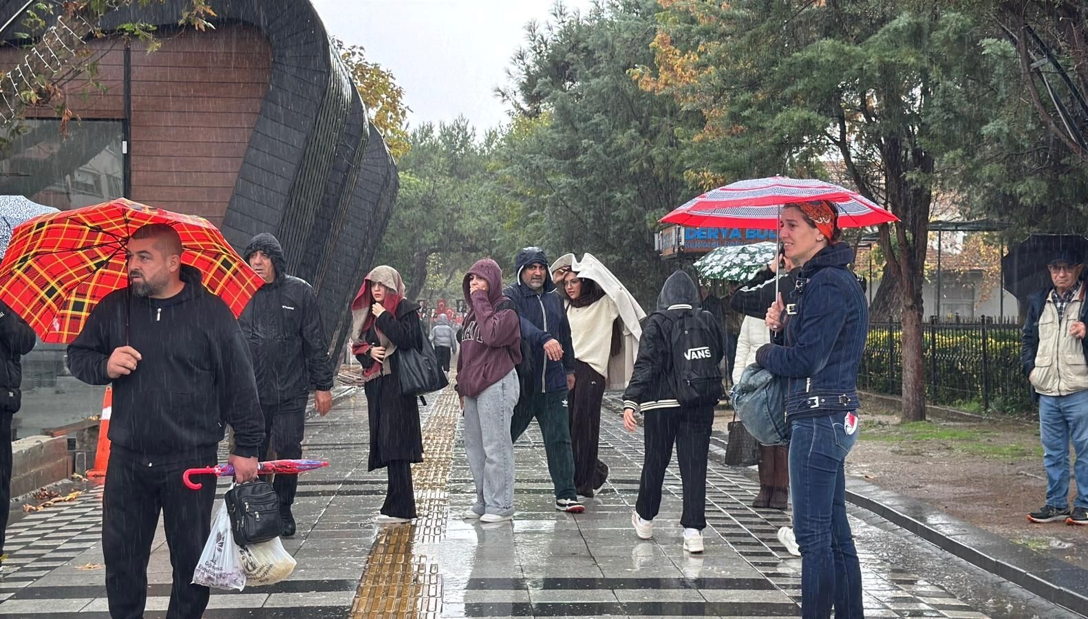 trakyadan giris yapti kirklarelinde kuvvetli saganak iH1FSyKu.jpg