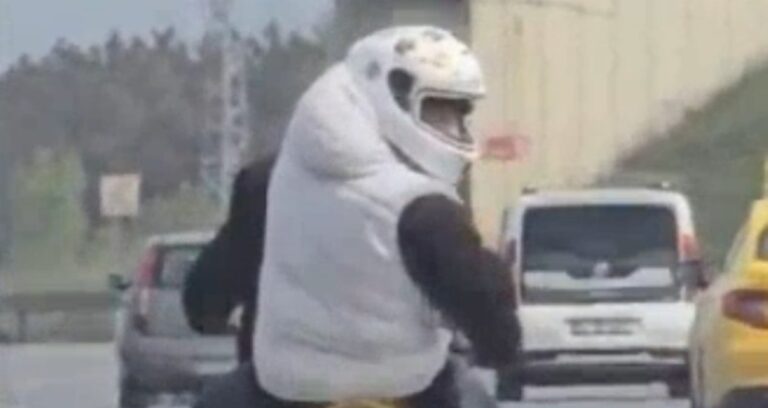 akan-trafikte-tik-ugruna-bunu-yapti-XtsUCSyU