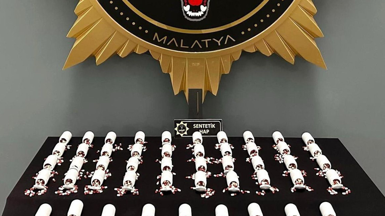 malatyada-otogarda-2-bin-970-adet-sentetik-ecza-hap-ele-gecirildi-zgbER8jp