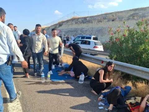 Gunubirlik gezi sonrasi donus yolunda kaza 3 olu 3u cocuk 8 yarali c8vpJEMs